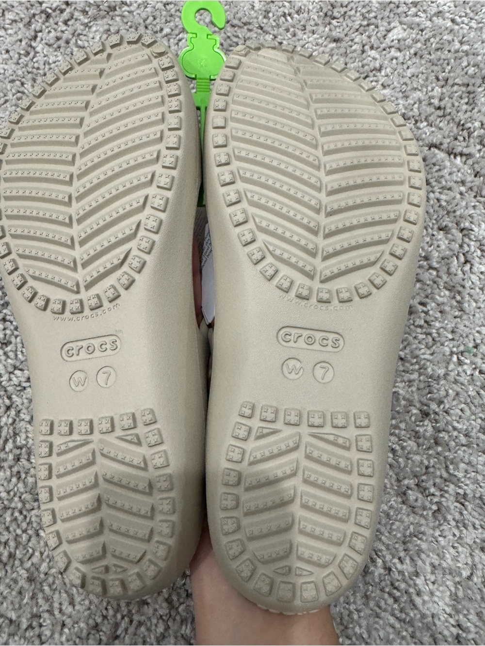 NWT Crocs Kadee II Sandals Women’s 7 Bone Beige Lightweight Comfort Slides - Picture 4 of 4